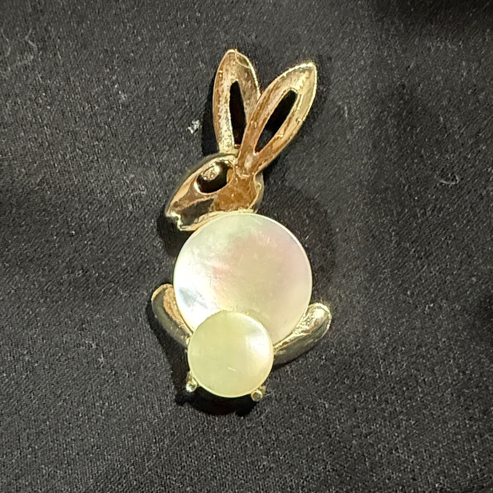 Goldtone Rabbit Pendant with Mother of Pearl